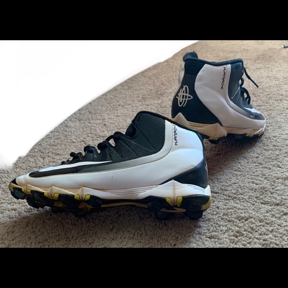 Men’s Nuke Hurache Cleats Black/White Size 7